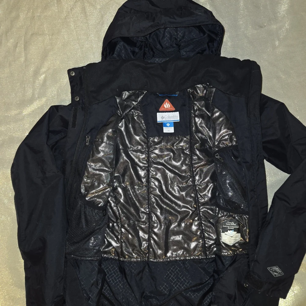 Columbia women's insulated Ski jacket, Omni-Heat model EUC Size XS - Picture 4 of 5